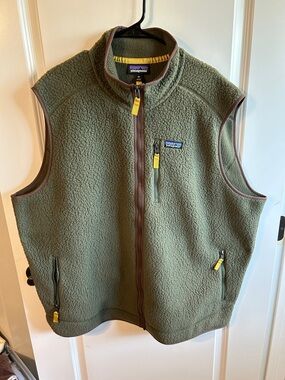 Patagonia Olive Green Sherpa Fleece Vest with Yellow Zipper Pulls  #38